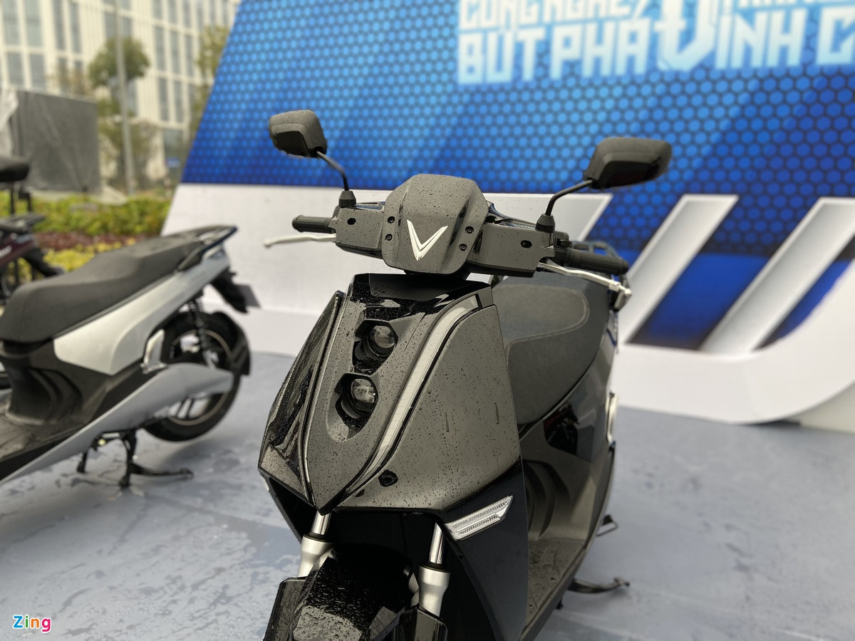 VinFast ra mắt xe máy điện Theon, cùng kích cỡ Honda SH - 3