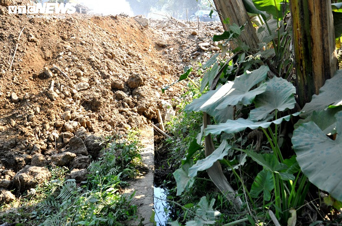 Sửa đường vùi lấp kênh mương, 24 ha đất trồng lúa ở Thanh Hóa thiếu nước - 1