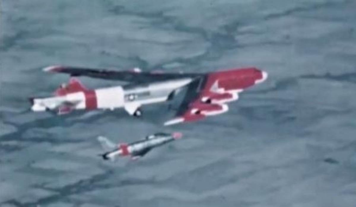 Kíp lái B-52H Stratofortress số hiệu 61-0023 đã điều khiển máy bay hạ cánh an toàn; Nguồn: popularmechanics.com
