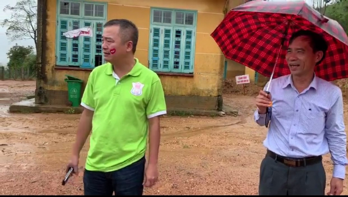 PGS TS BS Nguyễn Lân Hiếu trong chuyến đi thiện nguyện tại xã Húc, huyện Hướng Hóa, Quảng Trị tháng 10/2020