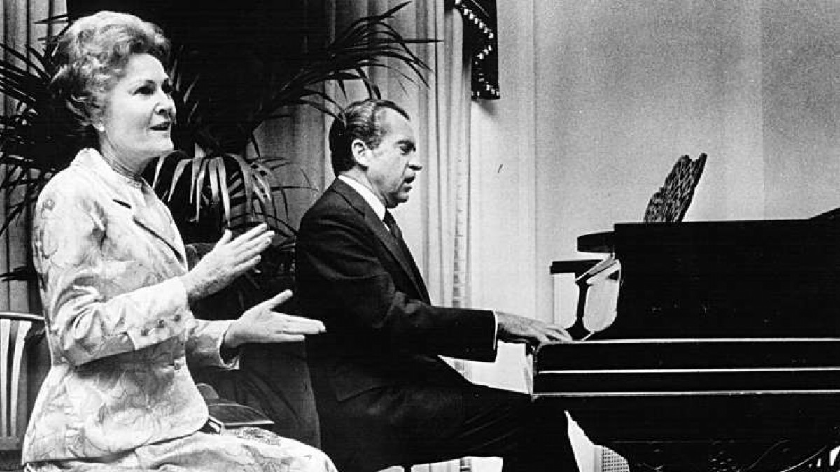 Richard Nixon (1913-1994): Trong khi Richard Nixon thường được nhắc đến với vụ lùm xùm Watergate thì hầu hết mọi người không biết về tài năng âm nhạc của ông. Tổng thống Nixon có thể chơi 5 loại nhạc cụ mà không cần đọc khuông nhạc.