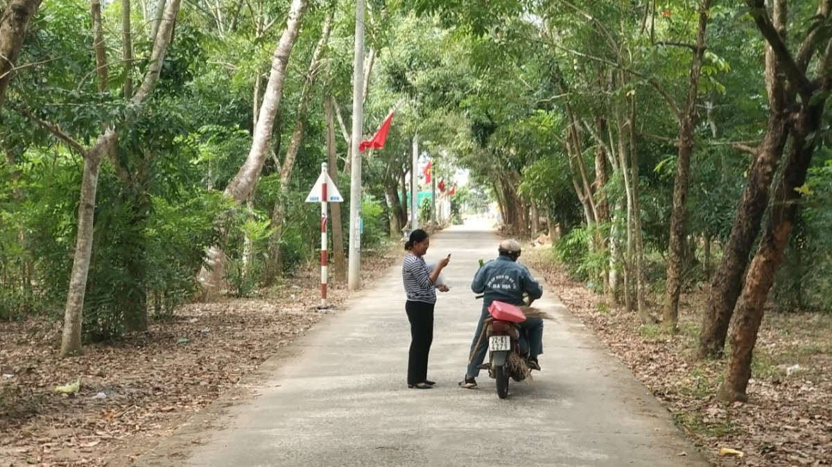Người dân xã Hòa Long đã có đường làng, ngõ xóm đi lại dễ dàng