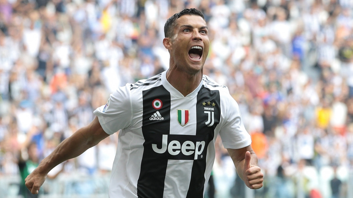 Ronaldo liên tục xô đổ các kỷ lục ghi bàn (Ảnh: Getty).