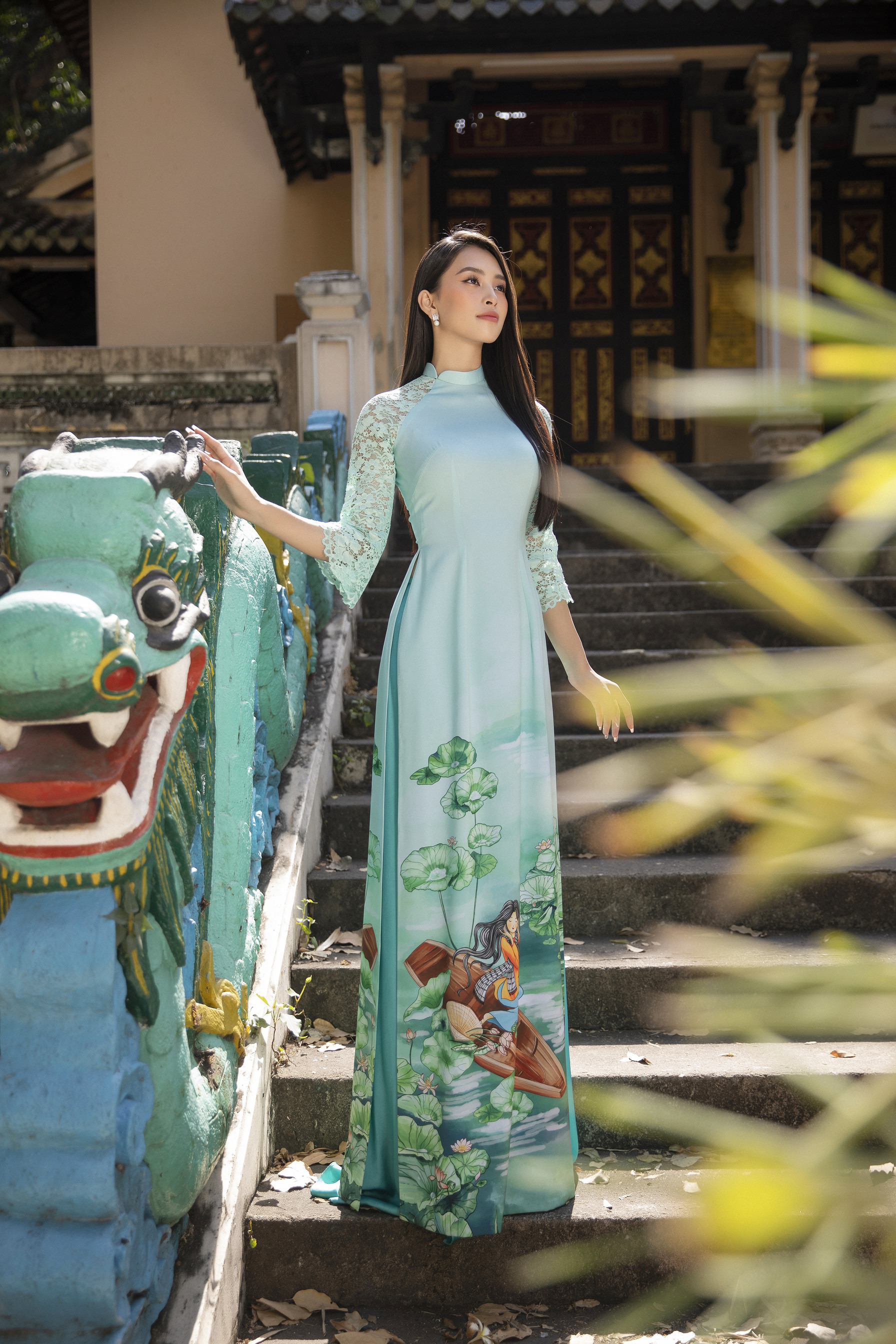 Hoa hậu Tiểu Vy đẹp tinh khôi với áo dài truyền thống  - 8