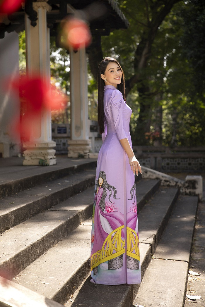 Hoa hậu Tiểu Vy đẹp tinh khôi với áo dài truyền thống  - 3