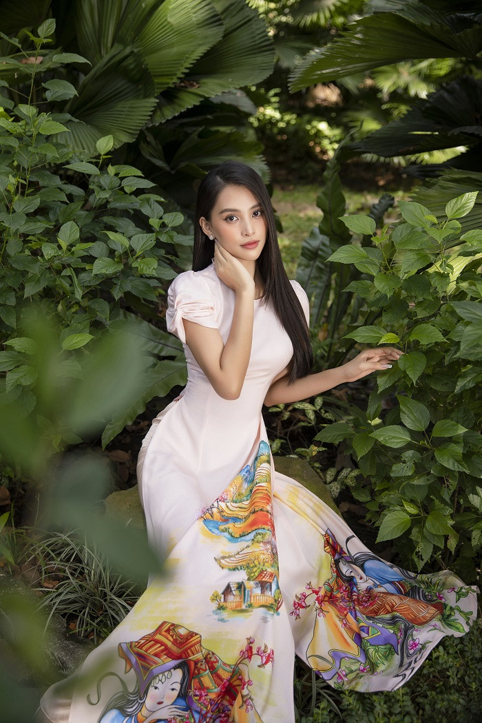 Hoa hậu Tiểu Vy đẹp tinh khôi với áo dài truyền thống  - 11