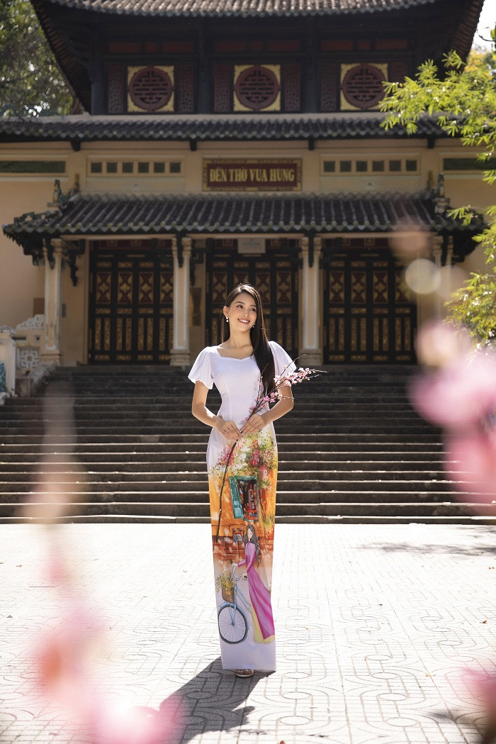 Hoa hậu Tiểu Vy đẹp tinh khôi với áo dài truyền thống  - 9