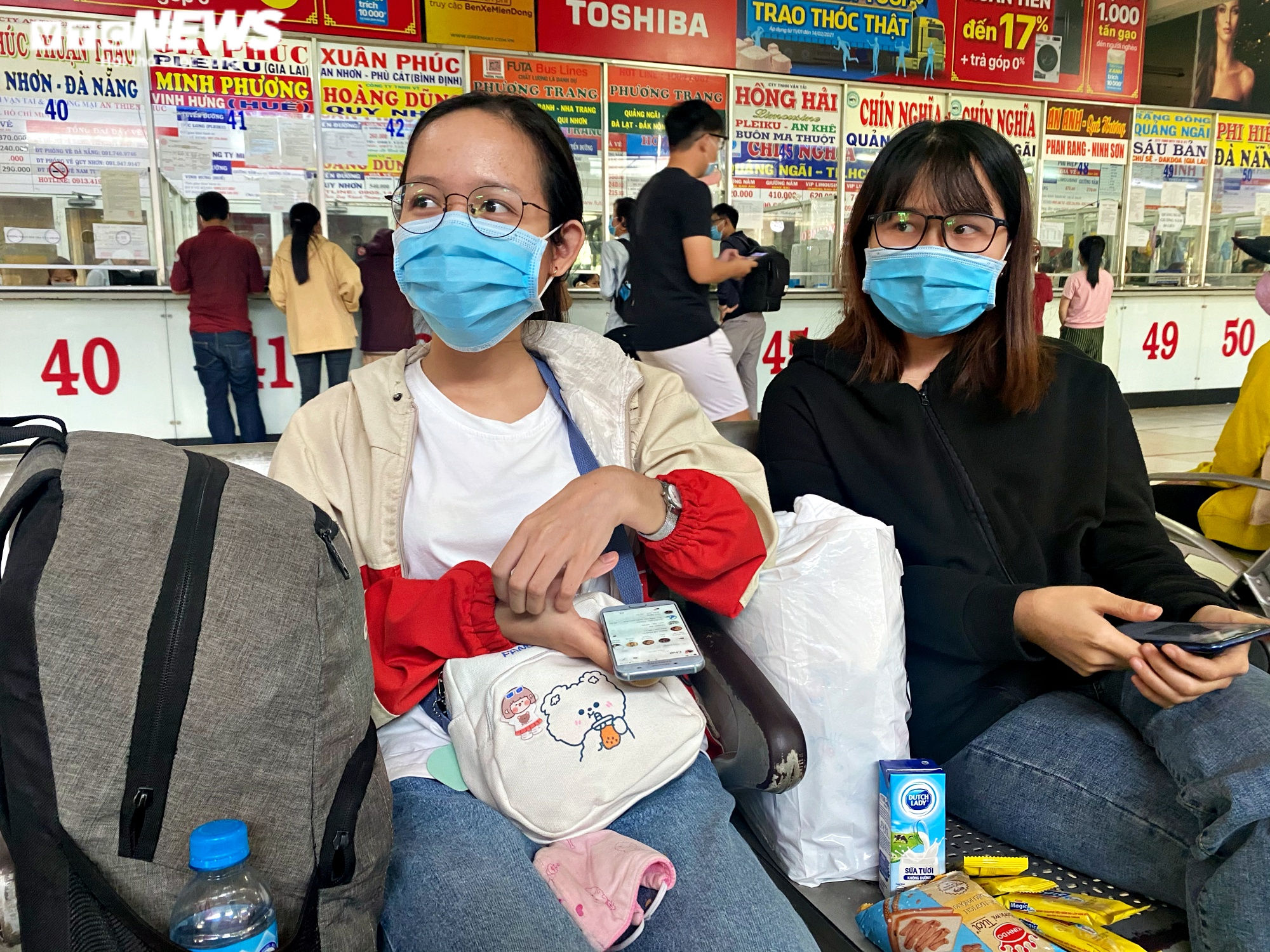 Sinh viên TP.HCM tất tả về quê ăn Tết sớm - 2