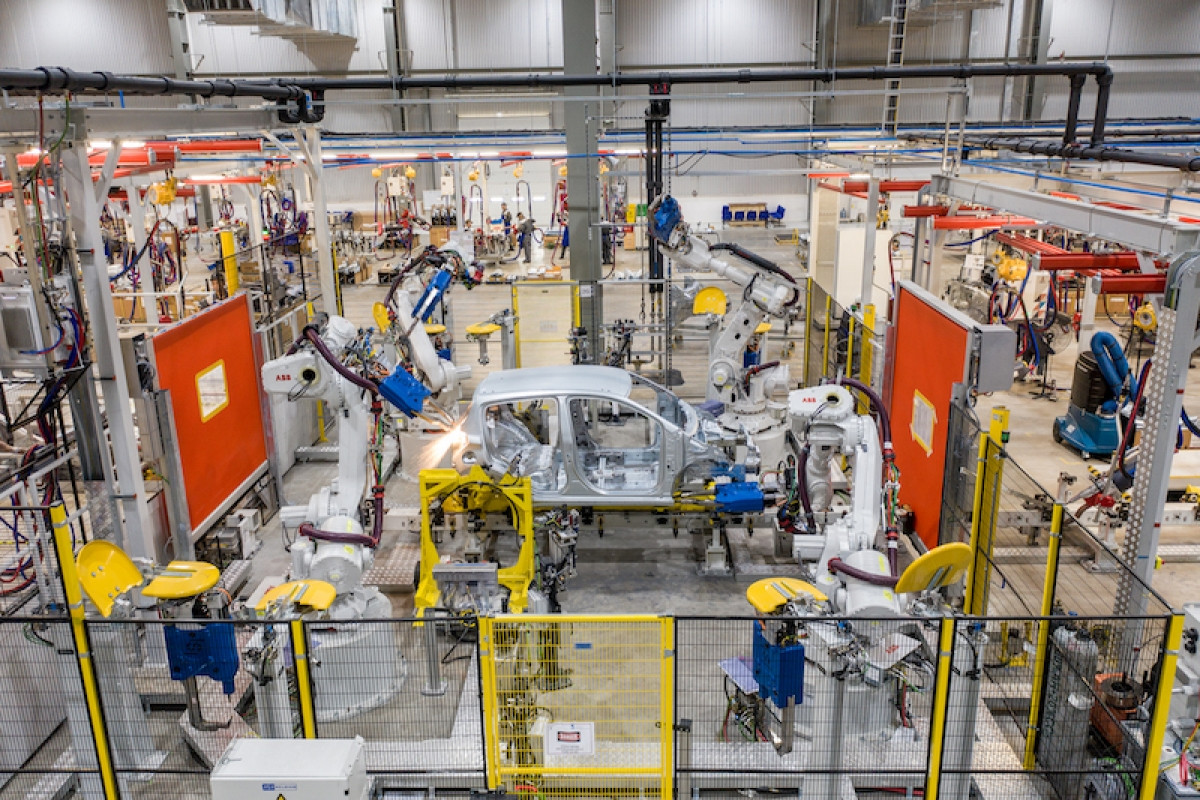 VinFast sở hữu dây chuyền sản xuất ô tô hiện đại hàng đầu khu vực với tỷ lệ tự động hoá trên 90%.