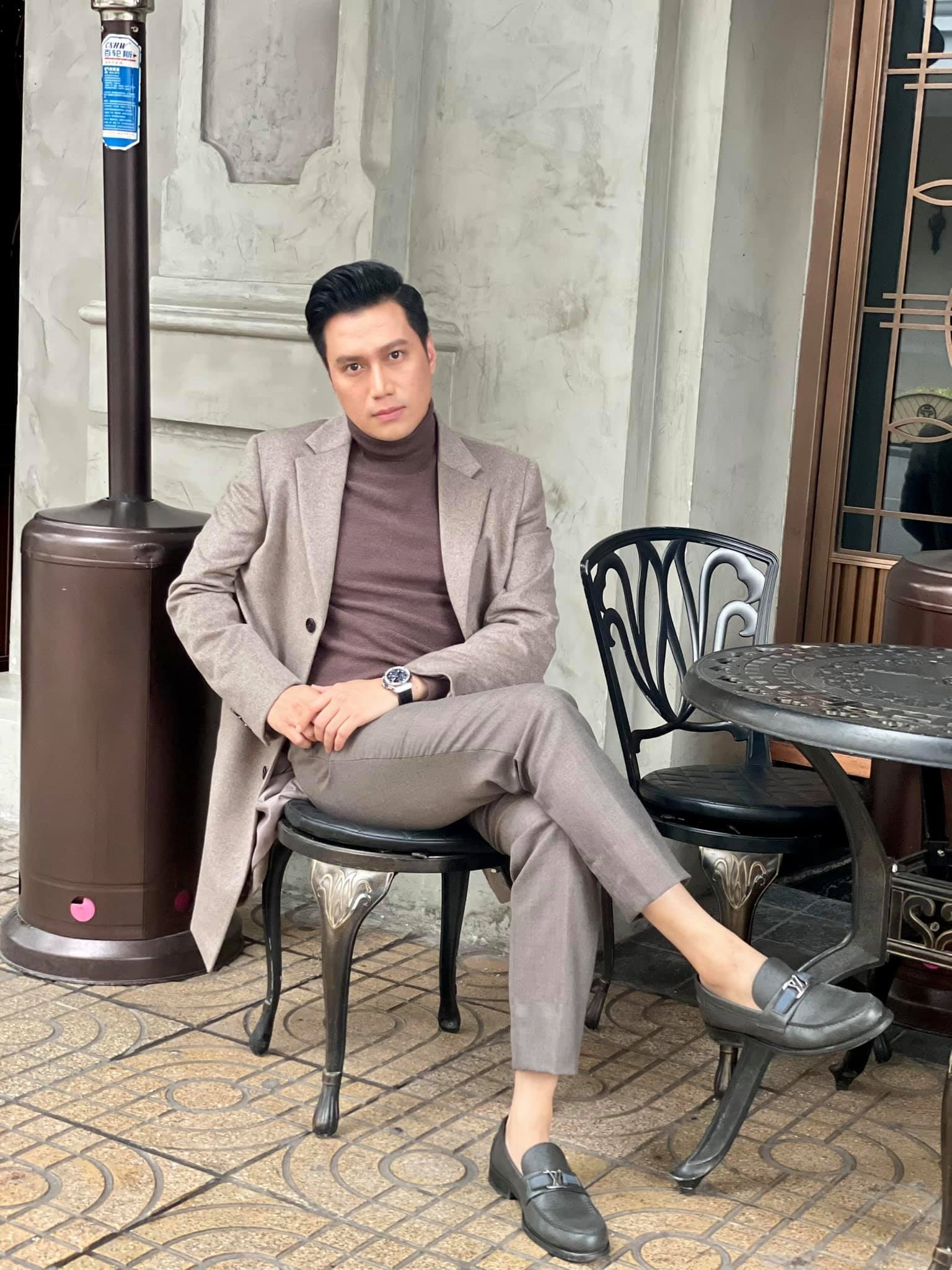 Phong cách thời trang khi lịch lãm, lúc lòe loẹt của Việt Anh - 1