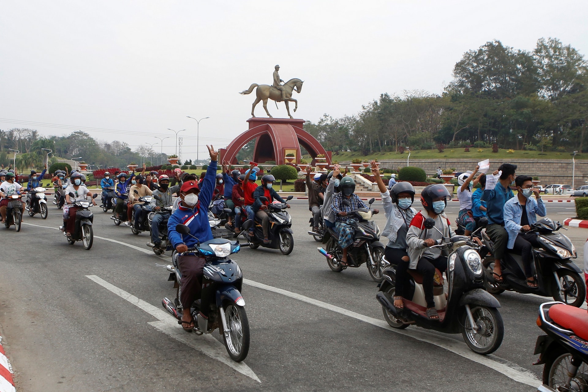 Hơn 60.000 người biểu tình phản đối đảo chính quân sự ở Myanmar - 5