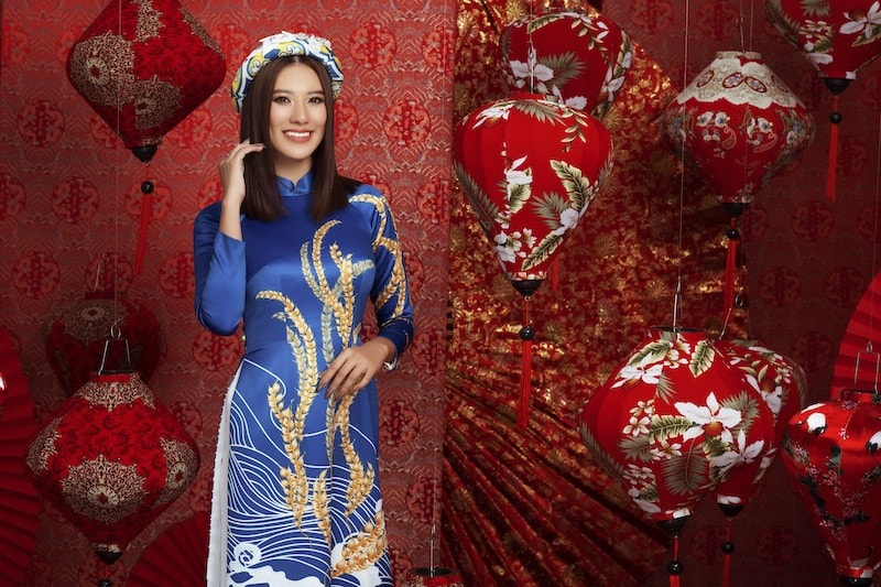 Hoa hậu Nguyễn Trần Khánh Vân rực rỡ diện áo dài Tết - 4