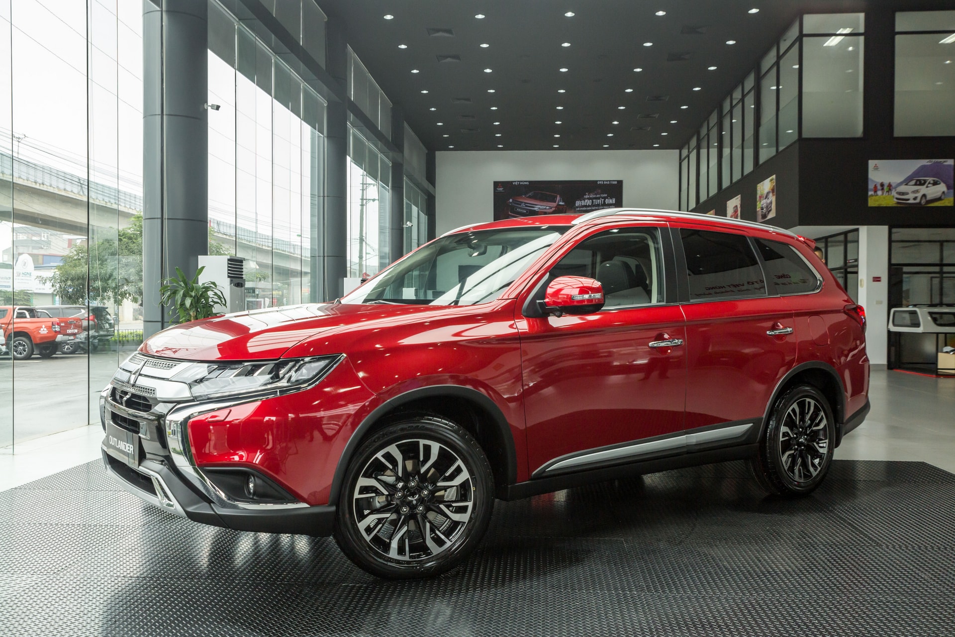 Những lựa chọn SUV 7 chỗ có giá lăn bánh dưới 1 tỷ đồng tại Việt Nam - 5