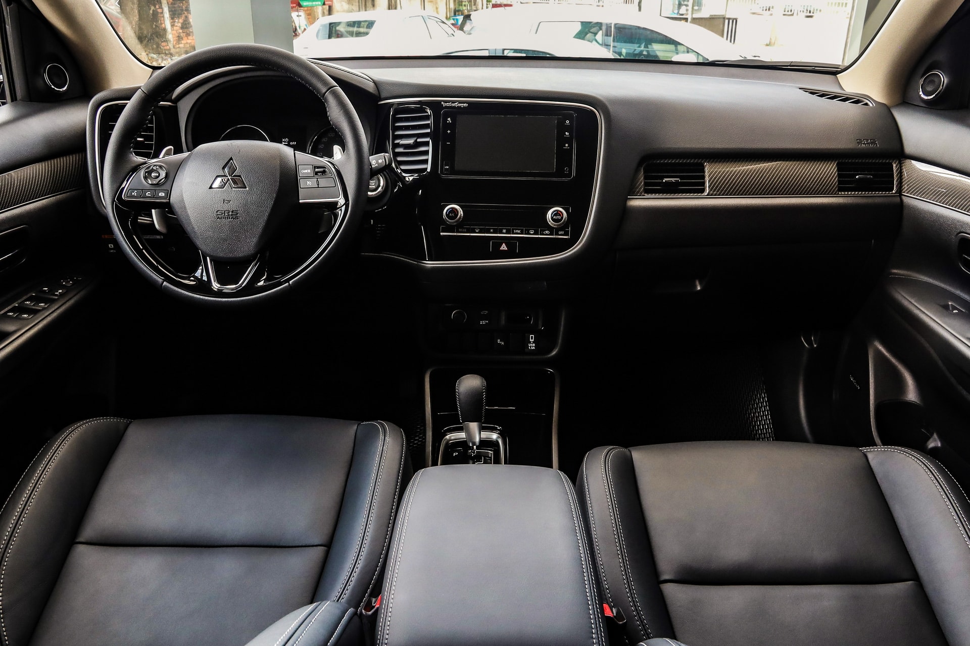 Những lựa chọn SUV 7 chỗ có giá lăn bánh dưới 1 tỷ đồng tại Việt Nam - 7