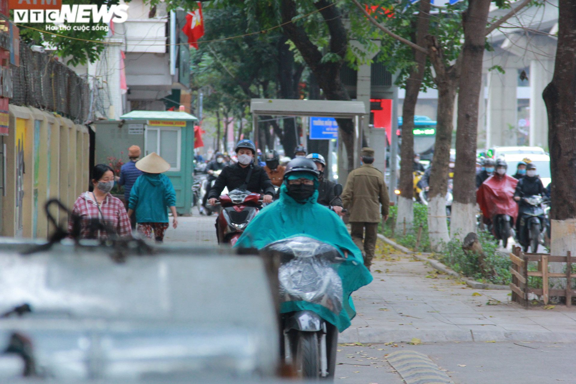 Ngày đầu đi làm sau kỳ nghỉ Tết, người Hà Nội chật vật trong cảnh tắc đường - 7
