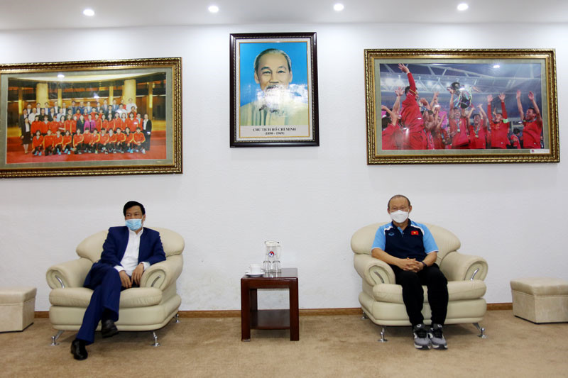 HLV Park Hang Seo: 'Cố gắng cùng tuyển Việt Nam vượt vòng loại World Cup' - 2