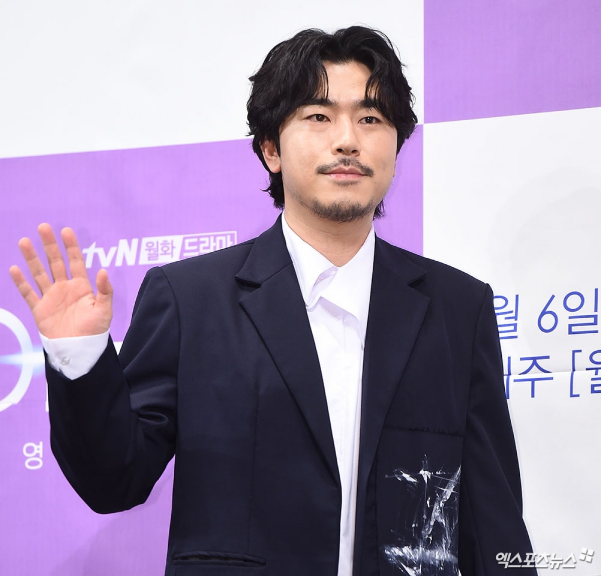 Nam diễn viên Lee Si Eon.