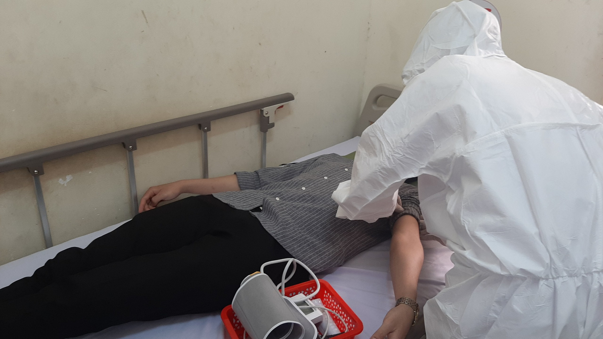 28 bệnh nhân của ổ dịch sân bay Tân Sơn Nhất khỏi COVID-19 - 1