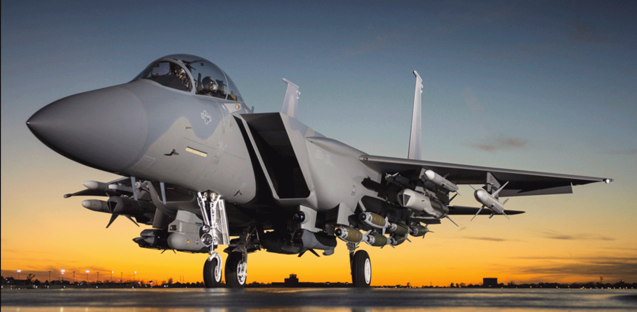Lo đối đầu với Trung Quốc, Mỹ trang bị tiêm kích siêu thanh phiên bản mới F-15EX - 1