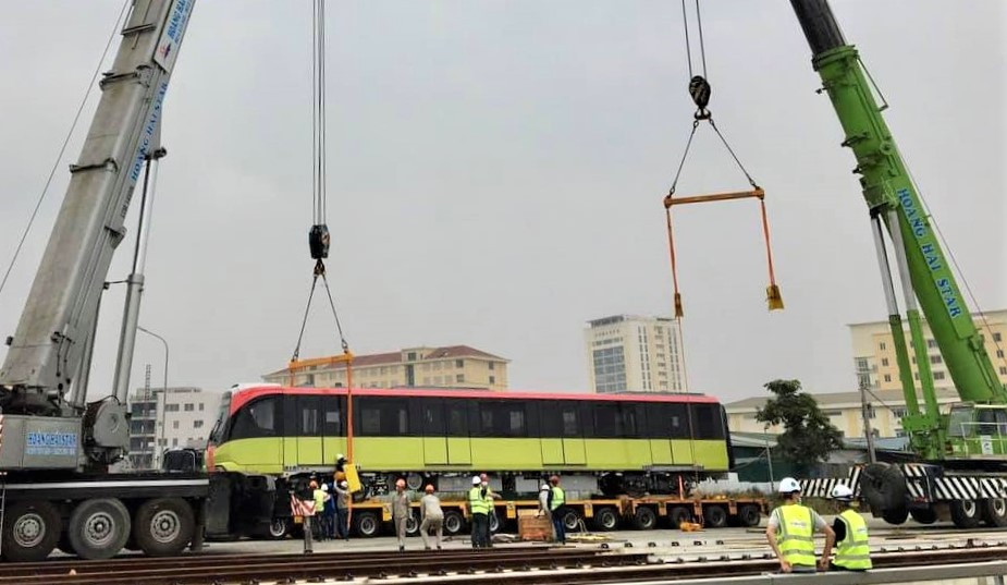 Ảnh:  Đoàn tàu thứ 3 tuyến metro Nhổn - ga Hà Nội được đặt lên đường ray  - 5