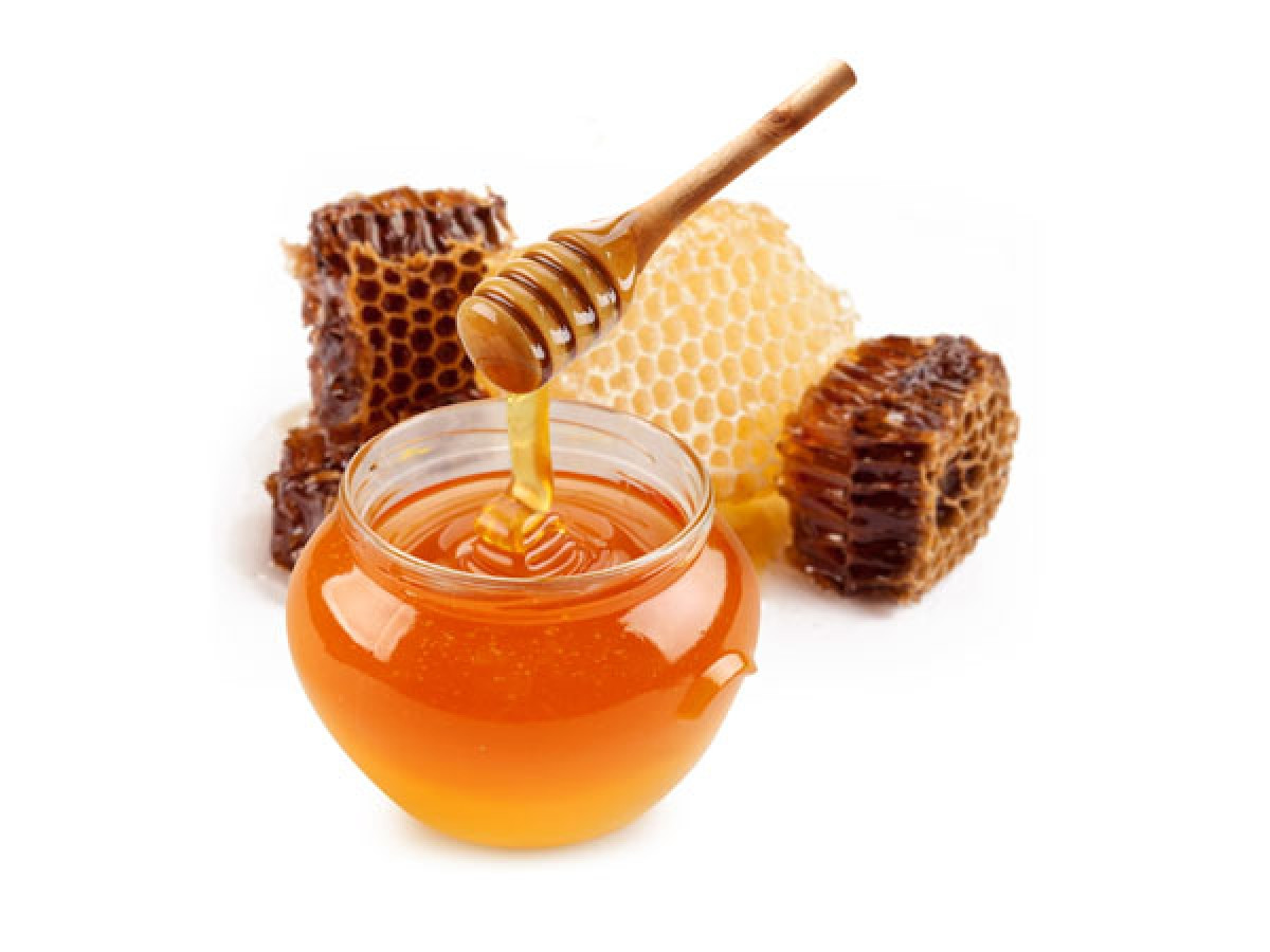 Mật ong: Mật ong rất giàu tính sát trùng, do đó có thể được sử dụng bôi ngoài da để làm giảm các triệu chứng dị ứng mỹ phẩm. Bạn chỉ cần thoa nhẹ một ít mật ong lên vùng da bị dị ứng.