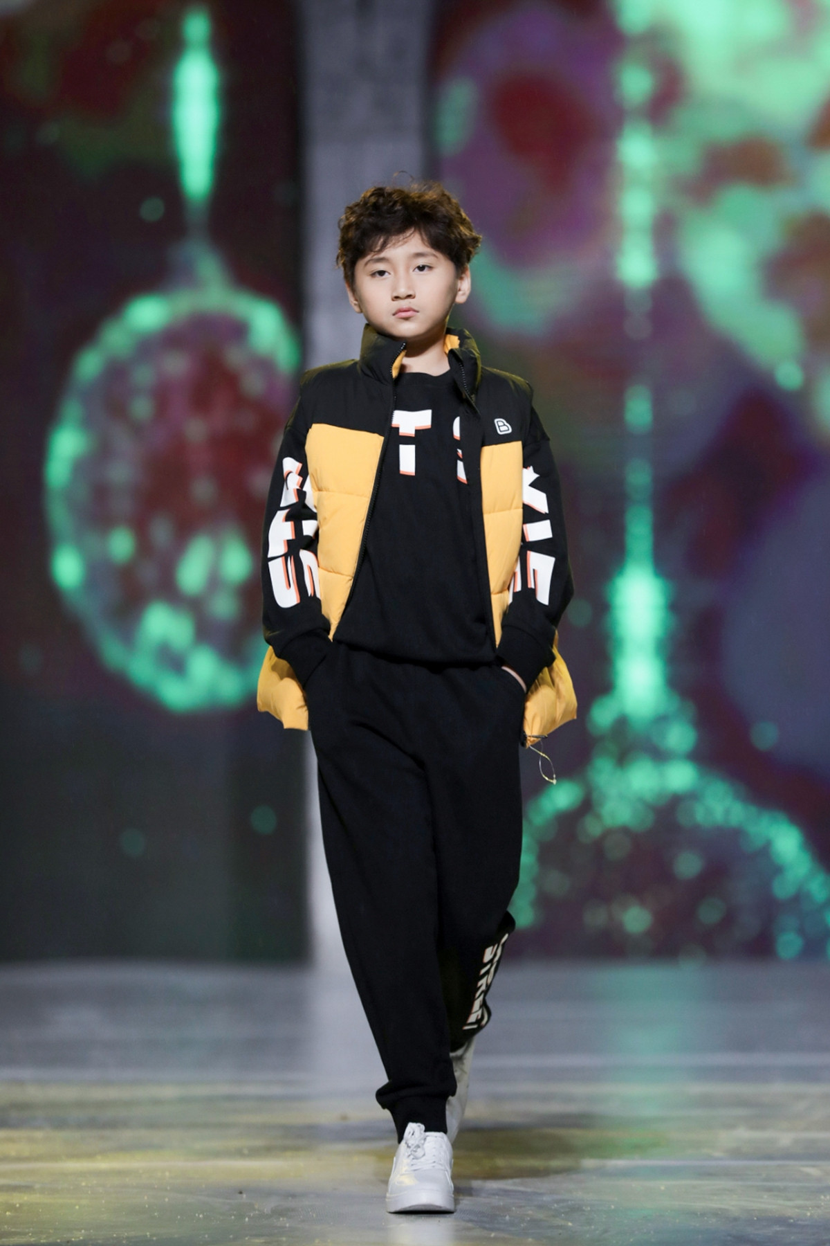 Là học trò do Cindy Thái Tài trực tiếp đứng lớp, mẫu nhí sinh năm 2011 cũng được cô giáo khen ngợi về kỹ năng catwalk và tự tin trên sàn runway./.