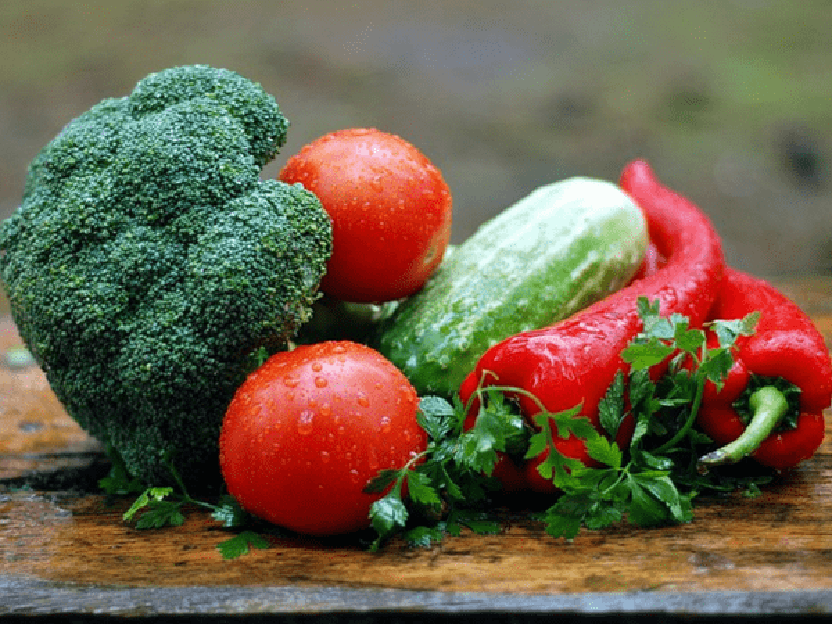 Rau xanh: Không chỉ giàu chất xơ, rau xanh còn là nguồn vitamin và khoáng chất dồi dào. Ăn nhiều rau xanh giúp làm chậm quá trình hình thành và phát triển các khối u xơ trong tử cung.