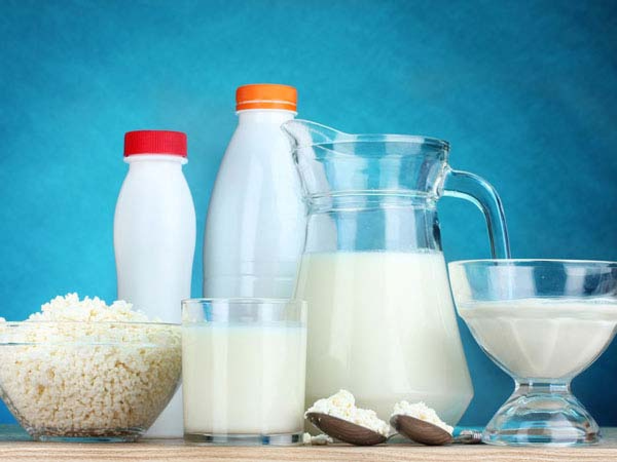 Các thực phẩm từ sữa: Các thực phẩm từ sữa như sữa tươi, sữa chua, bơ hay phô mai rất có lợi cho tử cung, vì các thực phẩm này giàu vitamin D và canxi giúp xương chắc khỏe và ngăn hình thành u xơ tử cung.