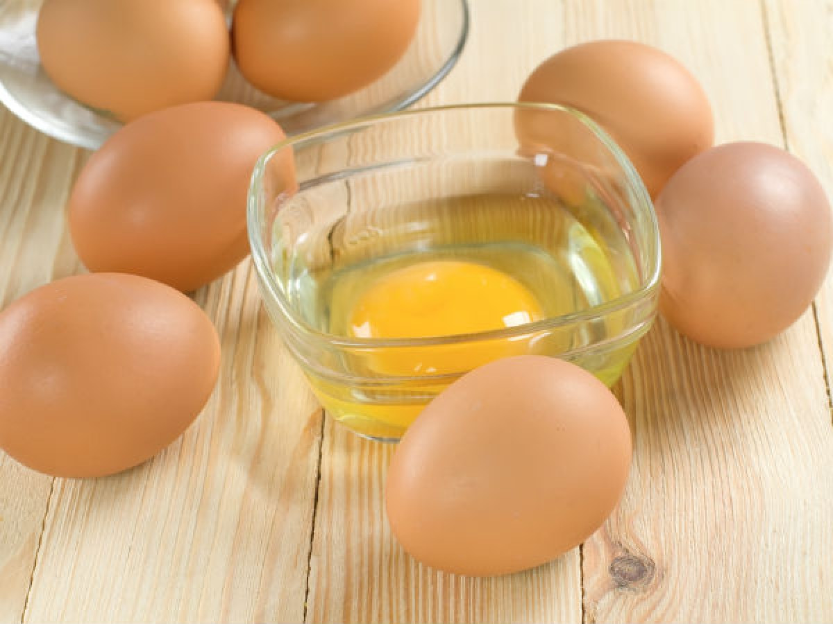Trứng: Trứng nấu chín là một môi trường sinh sôi hoàn hảo cho các loại vi sinh vật. Do đó, bạn nên ăn trứng ngay sau khi nấu, tránh để bên ngoài quá lâu./.