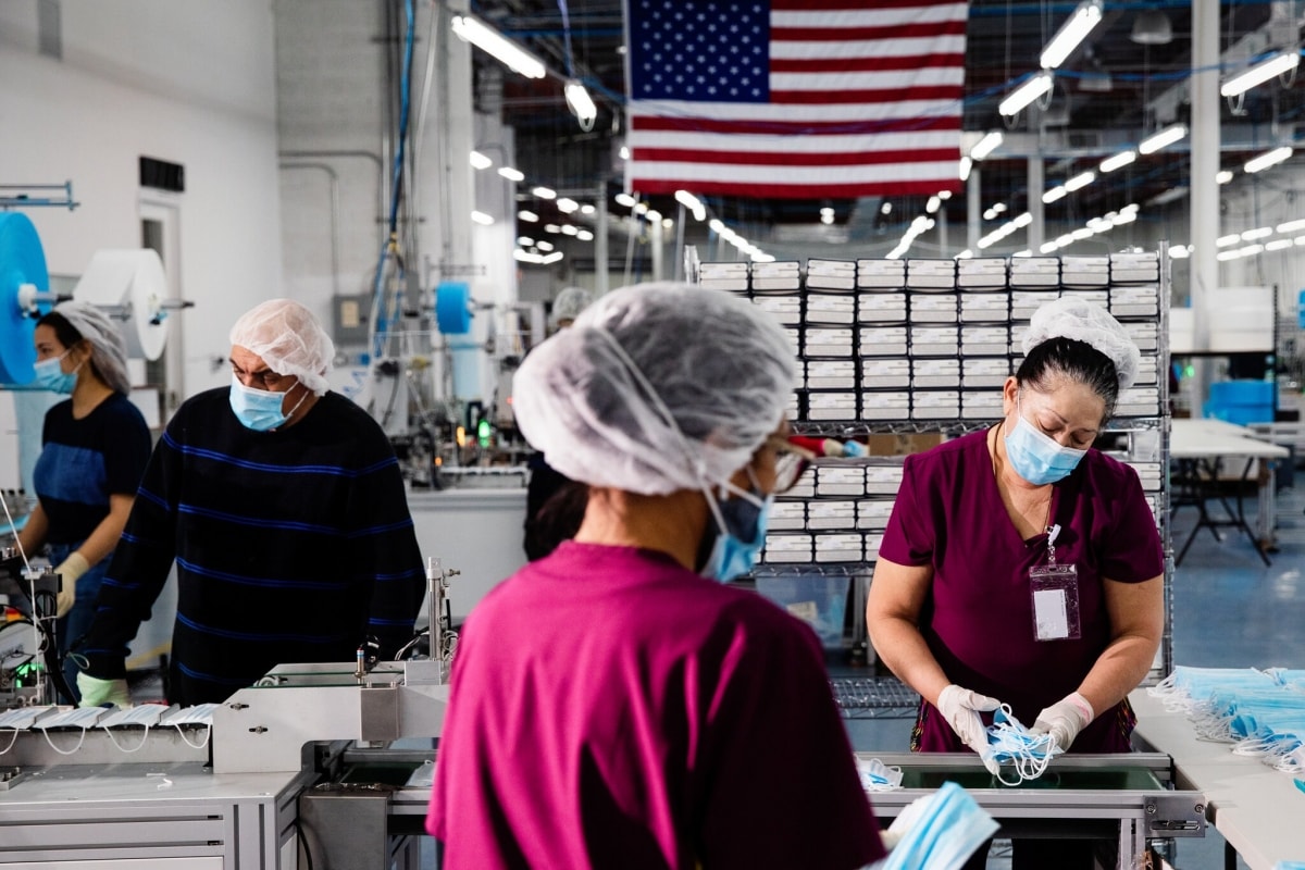 Chính quyền mới ở Mỹ đang muốn tạo thêm nhiều việc làm cho người lao động. Ảnh: NY Times