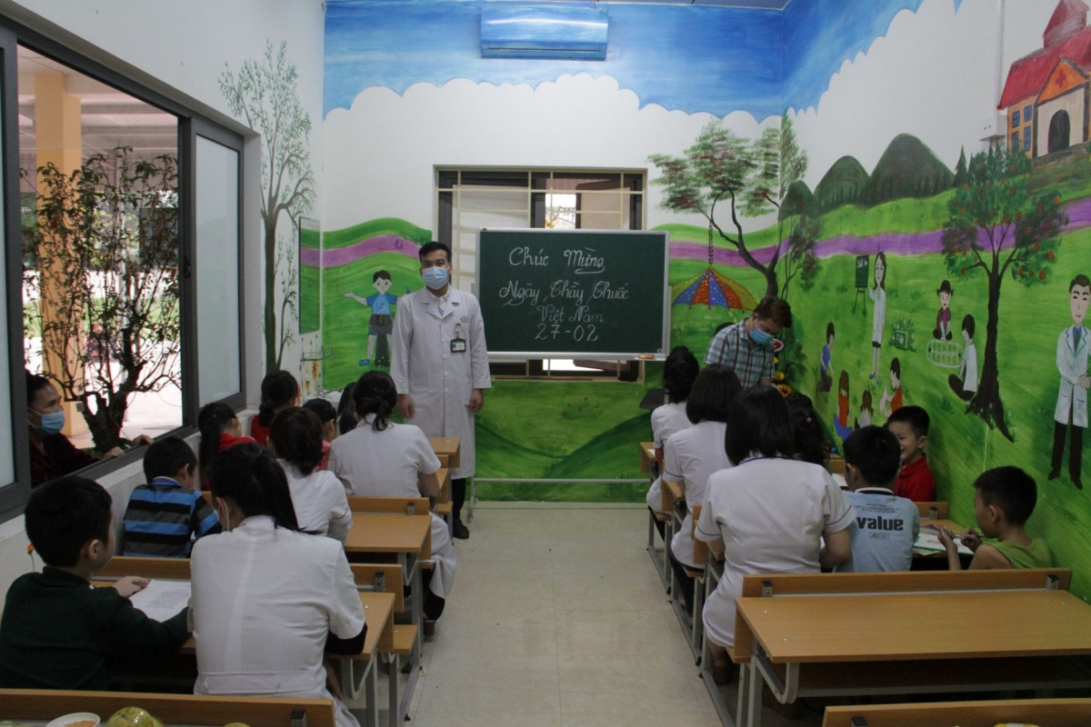 Lớp học đặc biệt ở Nghệ An nơi bác sĩ là thầy, bệnh nhân là trò - 2