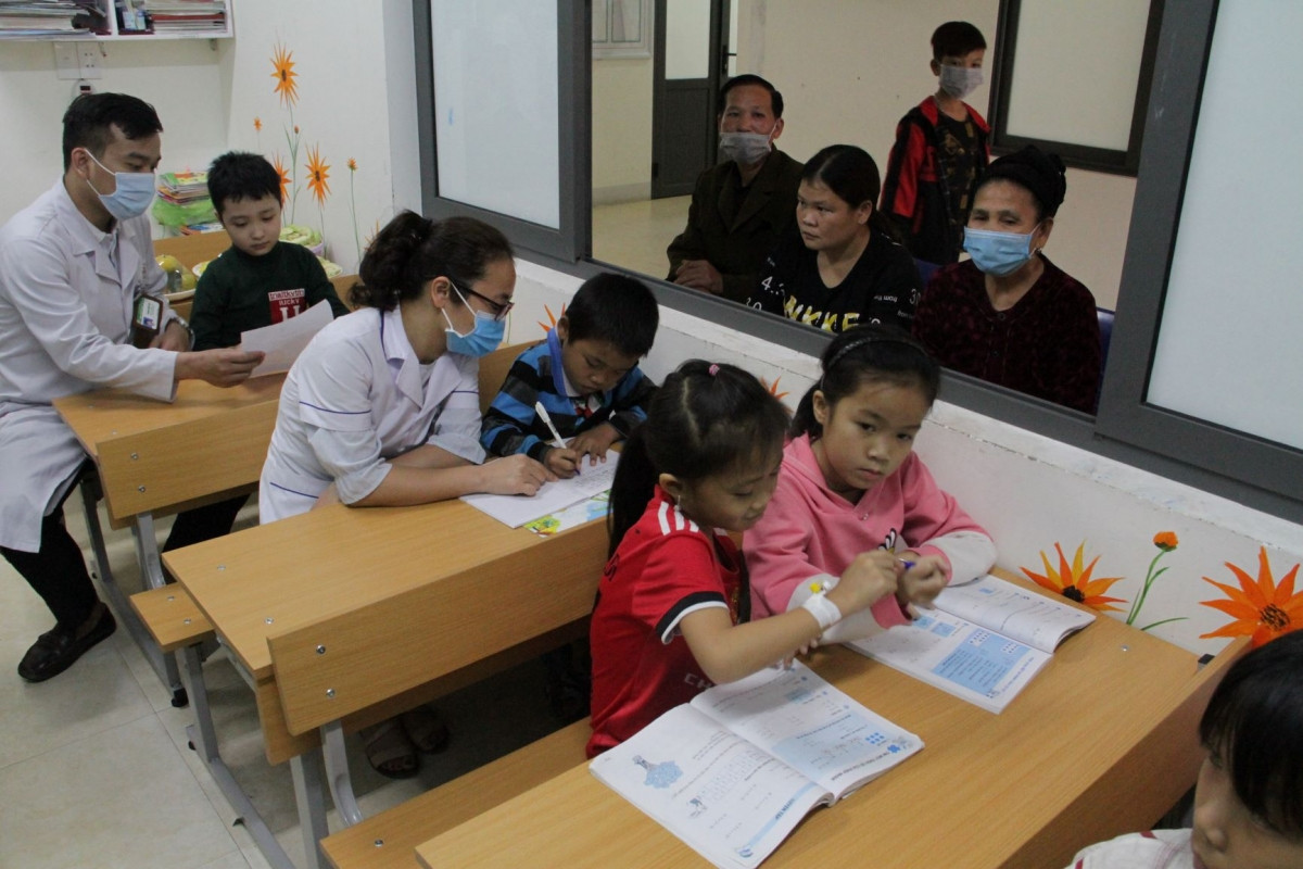 Lớp học đặc biệt ở Nghệ An nơi bác sĩ là thầy, bệnh nhân là trò - 1