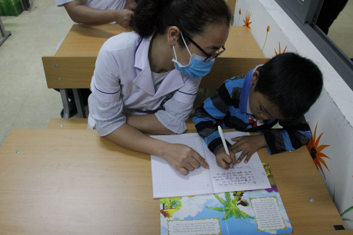 Lớp học đặc biệt ở Nghệ An nơi bác sĩ là thầy, bệnh nhân là trò - 3
