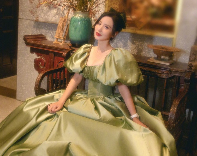 Váy chật khiến nữ diễn viên Trung Quốc phải nhập viện - 1