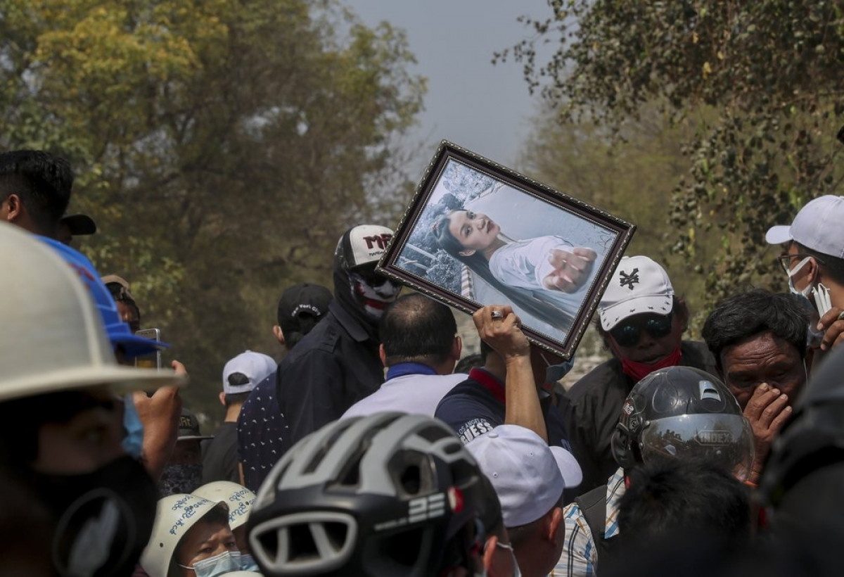 Đám tang nữ sinh bị thiệt mạng trong cuộc biểu tình phản đối đảo chính ở Myanmar - 8