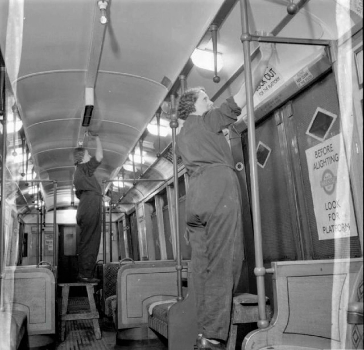 Các nữ công nhân tàu điện ngầm; Nguồn: heritagecalling.com