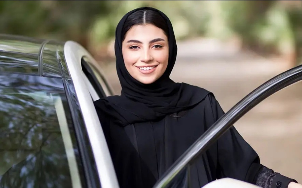Phụ nữ Saudi Arabia hạnh phục khi được phép tự lái ô tô. Ảnh: Business Insider.
