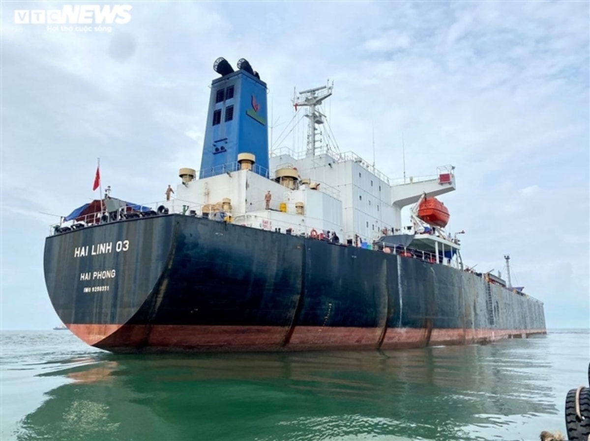 Thống kê của Cục Hàng hải Việt Nam cho thấy, tính đến cuối năm 2019 số lượng tàu biển treo cờ Việt Nam khoảng 1.500 chiếc, với hơn 41.000 thuyền viên đang có Giấy chứng nhận khả năng chuyên môn. Song, có một thực tế, các chủ tàu ngày càng khó khăn trong tuyển dụng thuyền viên đi biển, bởi đây là ngành nghề khắc nghiệt, thường xuyên xa nhà và tại nạn luôn rình rập.