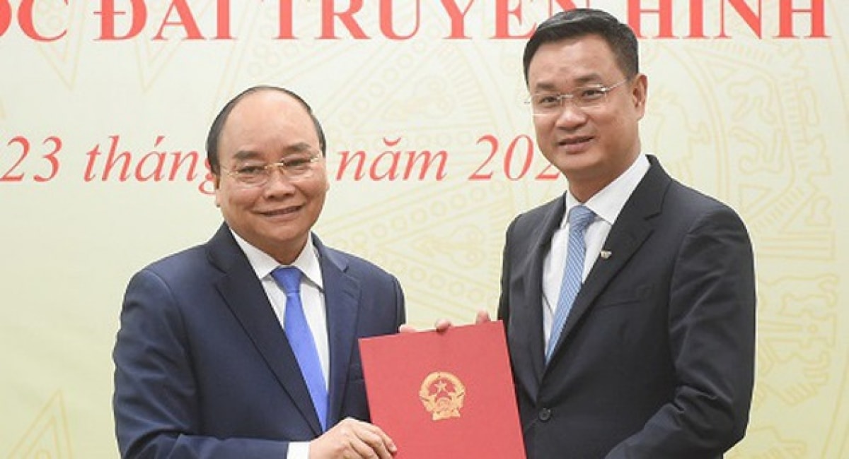 Thủ tướng Nguyễn Xuân Phúc trao Quyết định bổ nhiệm ông Lê Ngọc Quang, Uỷ viên Trung ương Đảng, giữ chức Tổng Giám đốc Đài Truyền hình Việt Nam.