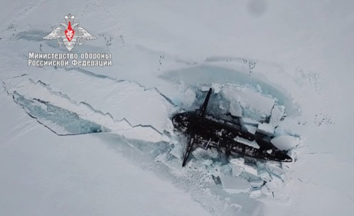 Ba tàu ngầm hạt nhân Nga cùng nổi lên từ dưới lớp băng Bắc Cực - 1