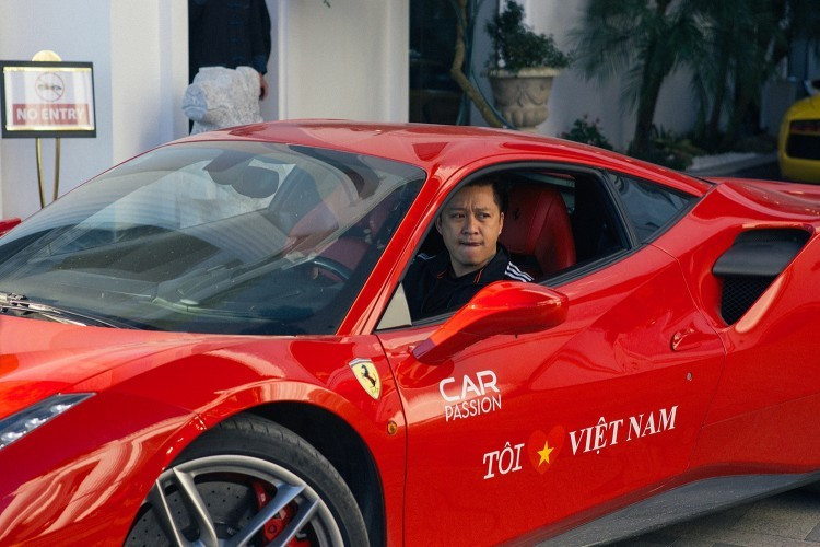 Soi siêu xe Ferrari 488 GTB Tuấn Hưng vừa bán  - 9
