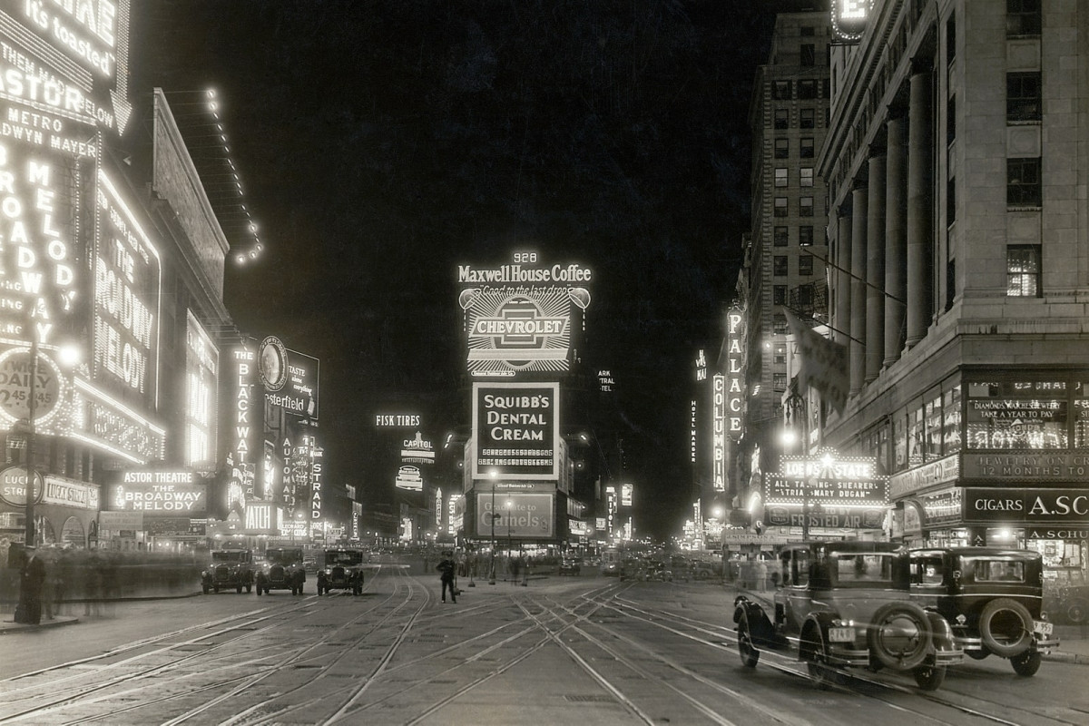 Năm 1911. Hình ảnh Quảng trường Thời Đại trong ánh đèn neon, chụp cách đây hơn một thế kỷ. 