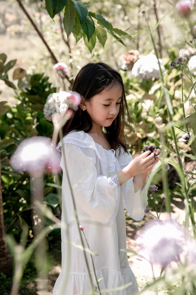 Con gái 5 tuổi của Hoa hậu Hà Kiều Anh xinh như thiên thần - 2