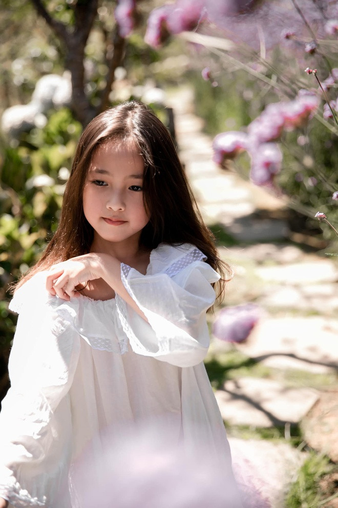 Con gái 5 tuổi của Hoa hậu Hà Kiều Anh xinh như thiên thần - 3