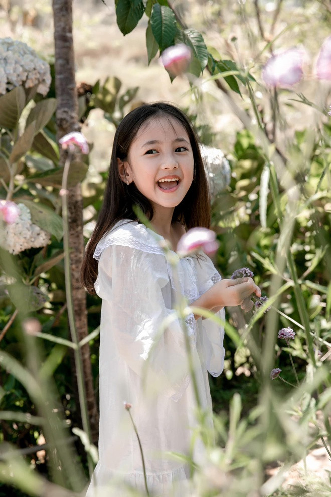 Con gái 5 tuổi của Hoa hậu Hà Kiều Anh xinh như thiên thần - 1