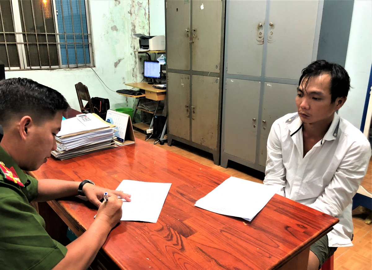 Đối tượng Nguyễn Hoàng Minh tại cơ quan công an.