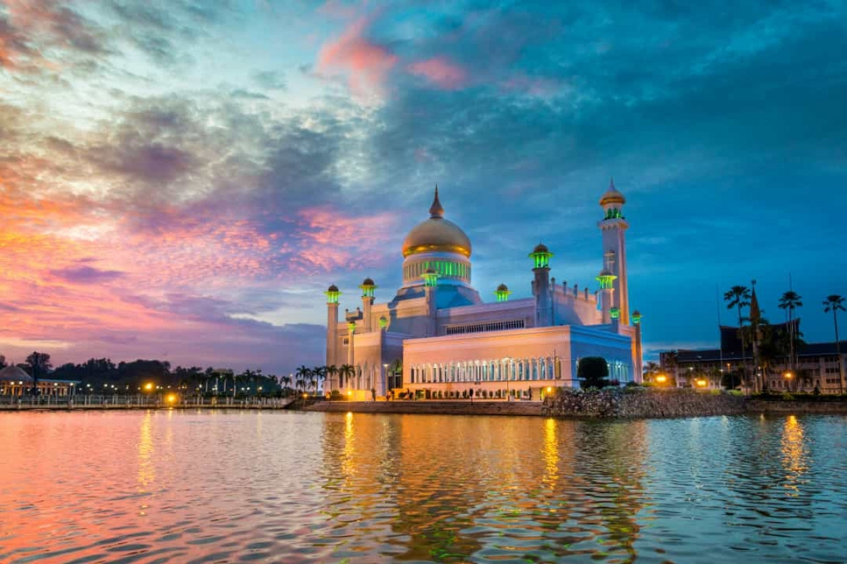 Brunei: Không có ai phải nộp thuế thu nhập cá nhân ở Brunei bởi quốc gia Đông Nam Á này kiếm tiền từ việc bán dầu mỏ.
