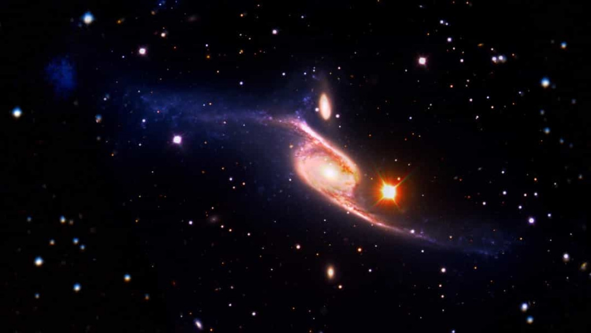 NGC 6872 là một thiên hà xoắn khổng lồ, còn được gọi là thiên hà Condor. Thiên hà này nằm cách Trái Đất 21 triệu năm ánh sáng và được nhà thiên văn học người Anh John Herschel phát hiện ra năm 1835.