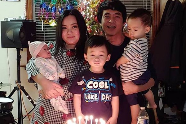 'Ca sĩ nhí' Xuân Mai khoe ảnh 3 con, bé út giống hệt mẹ hồi nhỏ - 3
