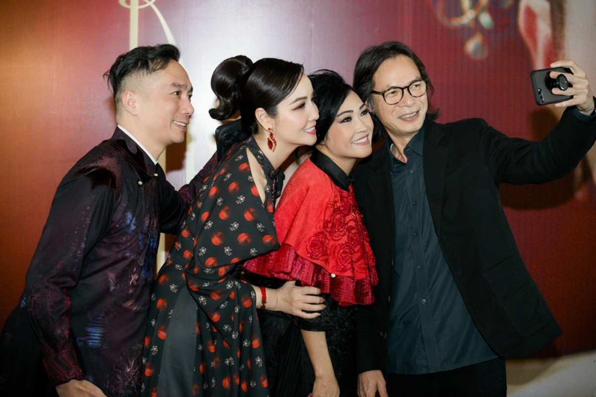 Đạo diễn Trần Lực, ca sĩ Phương Thanh ủng hộ phim 